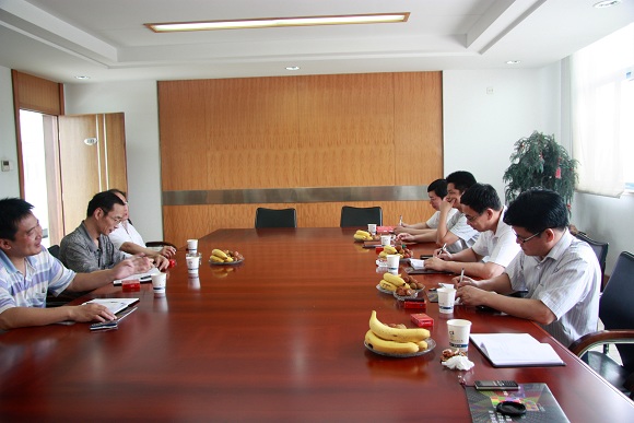 在信息学院调研