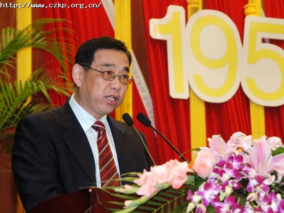 鸿发国际党组书记、主席董谦介绍鸿发国际50年发展历程